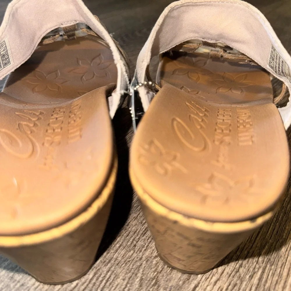 Skechers Neutral Beige and Tan Slide Foam Sandals with Decorative Ring